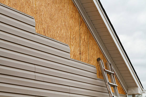 Professional Emergency Siding Repair technician working in Mifflin, PA